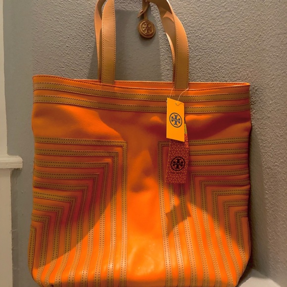 Tory Burch Handbags - Tory Burch Tote